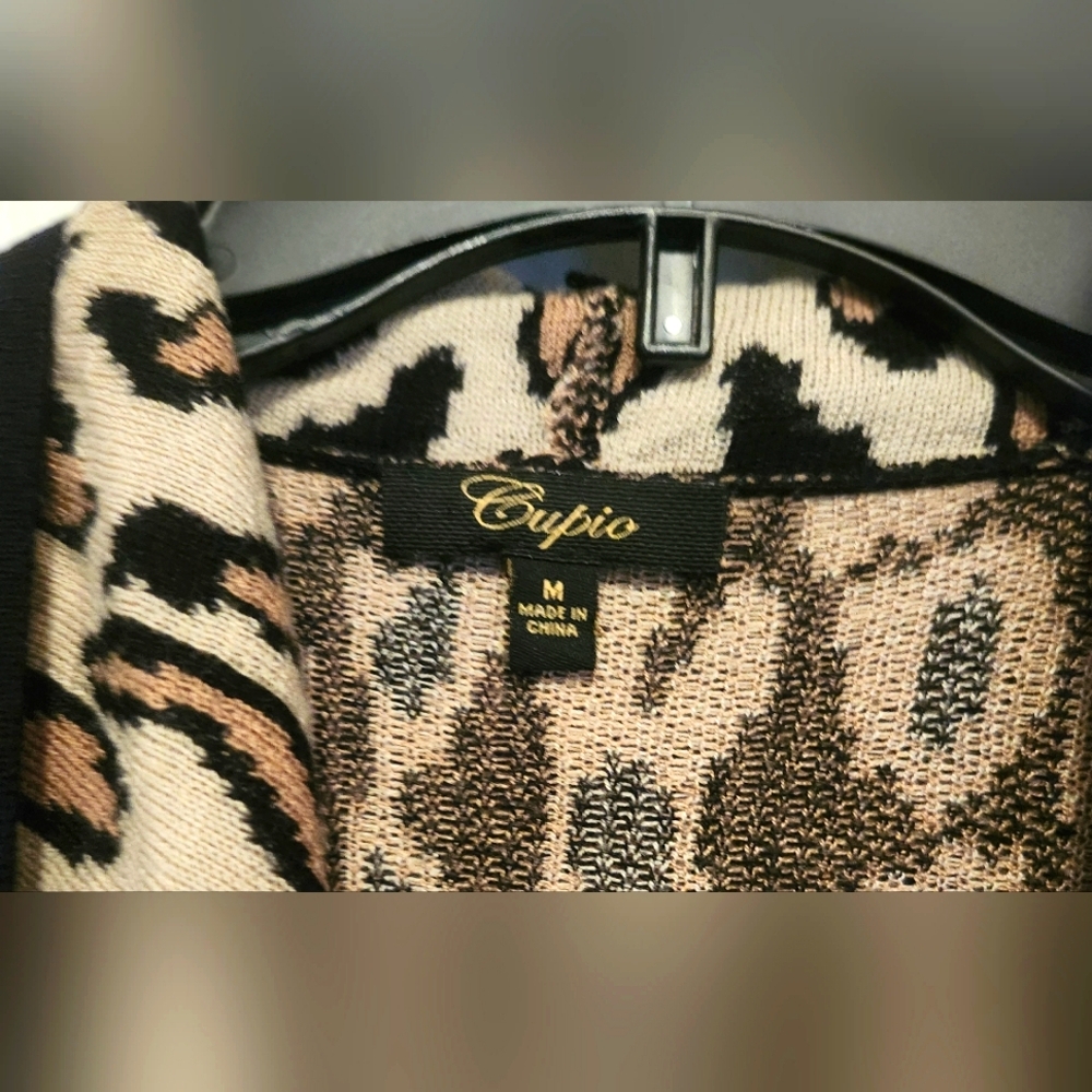 Cupio animal print cardigan sweater Size Medium EUC - Picture 3 of 4